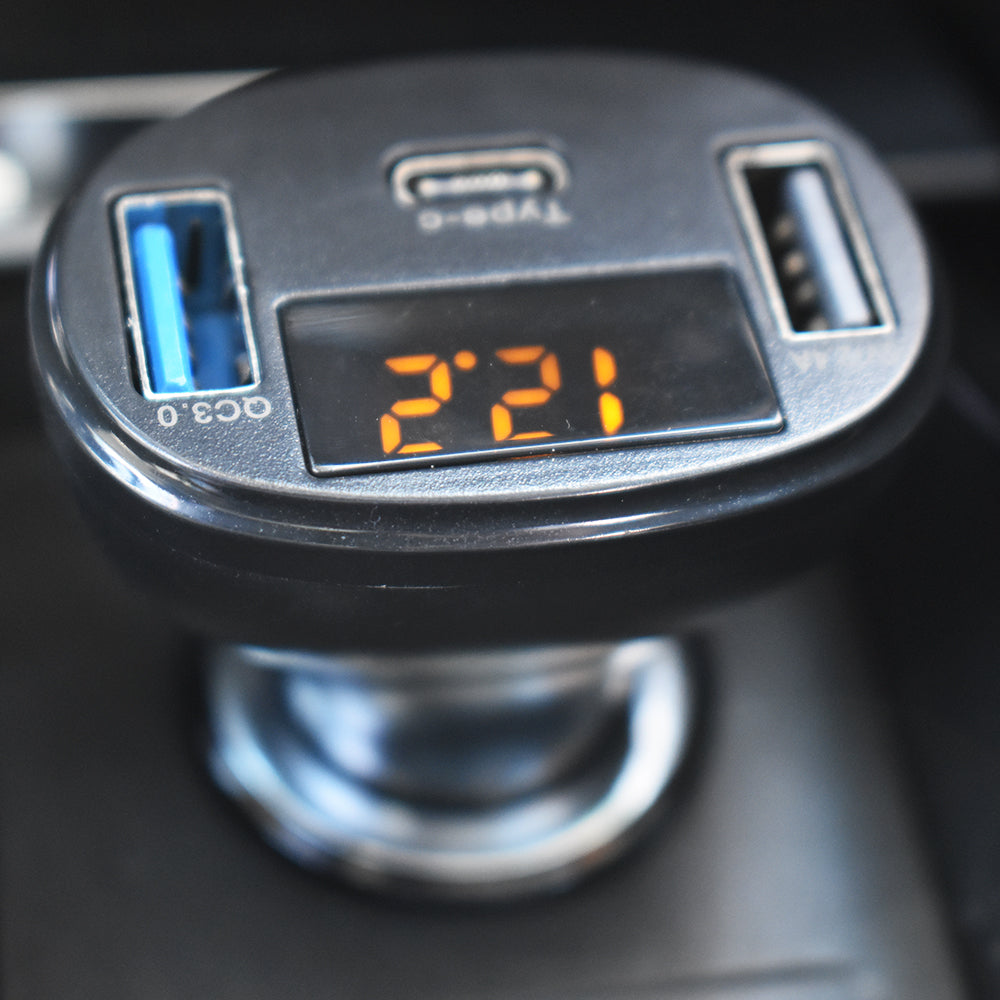 Incarcator auto 1XUSB QC3.0 + 1XUSB 2.4A + 1XUSB TYPE-C cu afisaj tensiune/putere LED Mega Drive